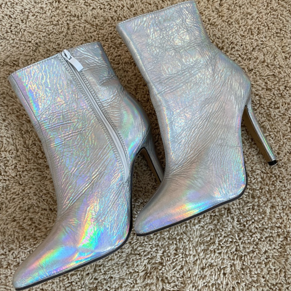 LIKE NEW SHEIN Silver Holographic Heel Boots Size 8 - Picture 3 of 4